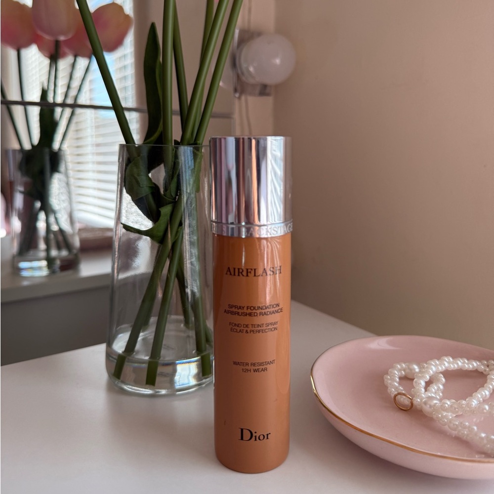 Dior Airflash Foundation in Silver and Tan - Picture 4 of 11